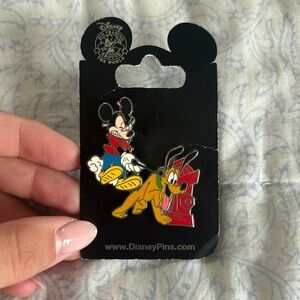 Disney Pin Mickey Mouse and Pluto with Fire hydrant. Connected by string